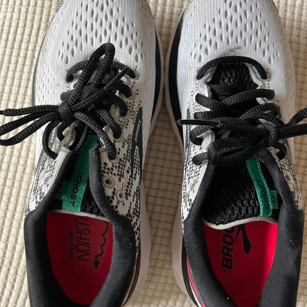 Women’s Brooks Ghost 11 White and Black Running Shoes with hot pink accent - Picture 6 of 8